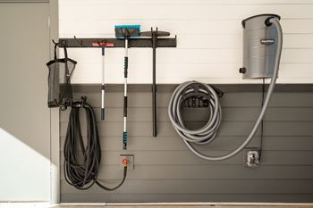 Wall-mounted rack 